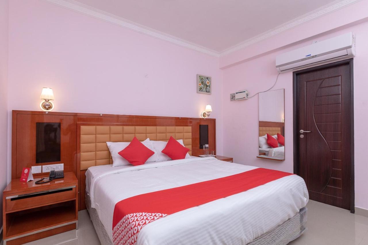 Hotel Oyo 17224 Swarnam Residency